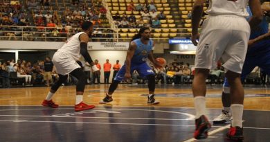 Expreso Azul de Néstor Salazar venció 65-59 a Cocodrilos del "Kako" Solorzano