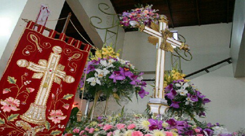 A golpe del tambor y bailes Mirandinos rindieron honor a la Santa Cruz