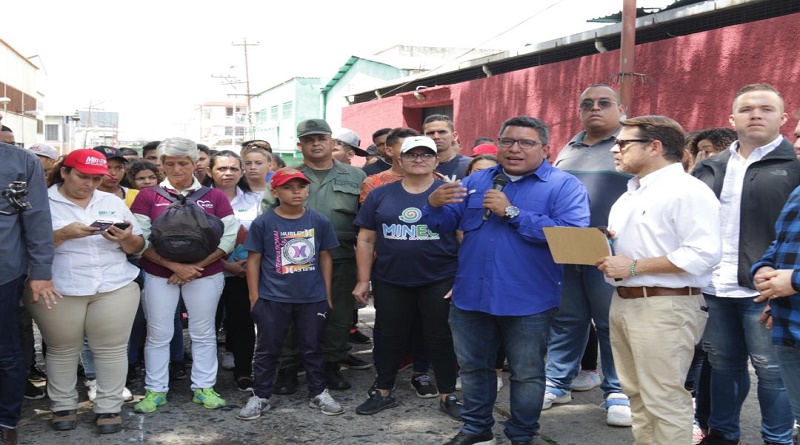 Valencianos reciben dotación de 20 contenedores para recolección de basura