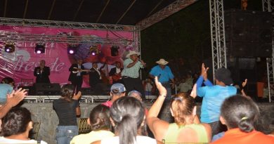 Alcaldía de Guarenas rindió tributo a las madres con una Cantata (Foto Alcaldía)