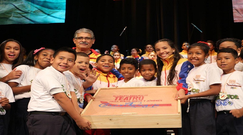 81 escuelas distritales recibieron materiales didácticos para fomentar la creatividad en los niños