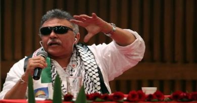 La corte señaló que la fiscalía colombiana no es competente, debido a que Santrich tiene fuero de Congresista. Ahora será este tribunal quien  lo investigue.