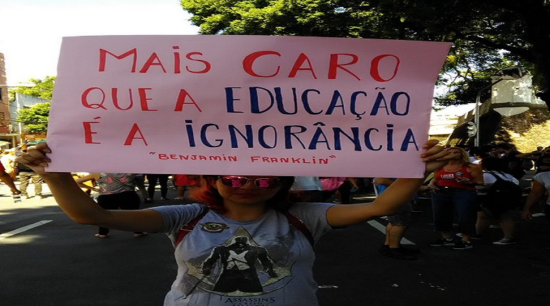 Marchan en Brasil para rechazar recortes en educación impulsado por Bolsonaro