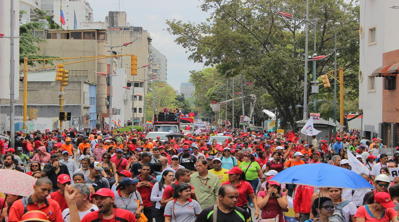 Venezolanos se concentran en plaza Morelos para marchar al Palacio de Miraflores