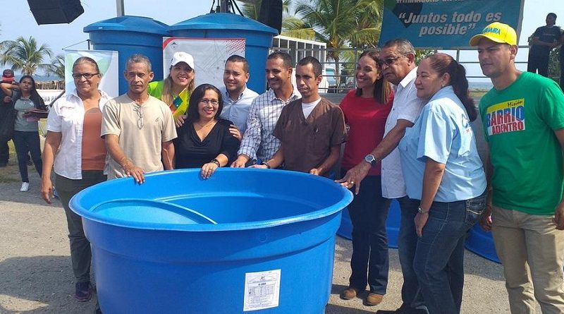 100 Tanques Azules entregados a escuelas y centros de salud en Vargas