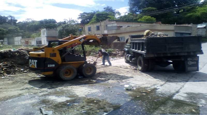 Ejecutan trabajos de mantenimiento preventivo en el río Aragua