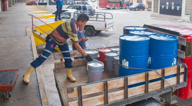 Casi 8 mil litros de lubricantes fueron vendidos a transportistas en Caracas