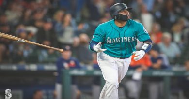 Omar Narváez y Robinson Chirinos se fueron para la calle en el T-Mobile Park
