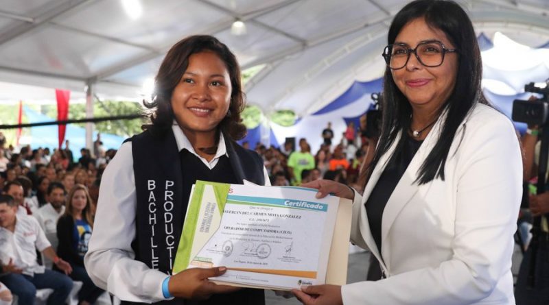 Al menos 1.440 bachilleres productivos egresan para insertarse al campo laboral