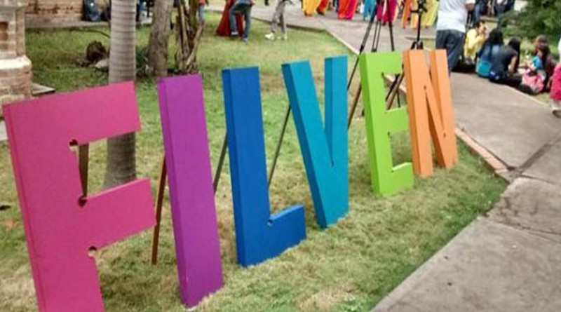 Los asistentes a la Feria Internacional del Libro de Venezuela (Filven) 2019, tendrán la oportunidad de participar en un conversatorio que discutirá los orígenes de la ciencia-ficción venezolana y las posibilidades futuras del género policial, entre el viernes 8 y domingo 10 de noviembre. El evento, que lleva por nombre “Del Detective al Ciberandroide: futuro y novela policíaca en el siglo XXI”, contará con las ponencias de los autores venezolanos, Luis Britto García y Gabriel Jiménez Emán, ambos ganadores del Premio Nacional de Cultura y con amplia experiencia en el estudio del género de la ciencia-ficción en nuestro país. Al mismo tiempo, el encuentro servirá para presentar varias de las recientes novedades de la Editorial El Perro y la Rana, entre ellas, El regreso de Eva de Pepe Alemán, nueva edición de una novela pionera de la ciencia ficción en Venezuela, publicada por primera vez en 1933. De la misma forma, se presentará el cómic El pueblo donde mataron a Dios, escrito por Nelson Chávez, inspirado por un relato oral de Pascual Silva e ilustrado por César Mosquera y junto a éste se presentará también Infección, otro relato gráfico acerca de los horrores de la manipulación biológica, ganador del Concurso de Relatos de Ciencia Ficción Toparquía, escrito por Andrés Ignacio Torres. El conversatorio, organizado como un esfuerzo en conjunto entre la Editorial El Perro y la Rana y Monte Ávila Editores, se llevará a cabo en los espacios de la Casa de la Historia Insurgente a partir del próximo viernes 8 de noviembre.