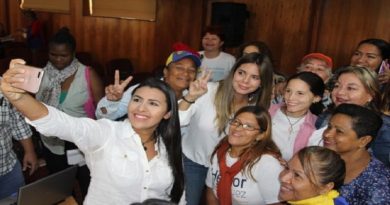 Seminario de formación para mujeres revolucionarias ofreció taller de comunicación política