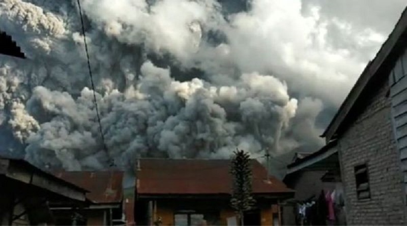 Declaran alerta roja en Indonesia por volcán Sinabung