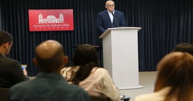 Gobierno venezolano reitera denuncias de depósitos de fondos a Rossana Barrera para mantener militares desertores