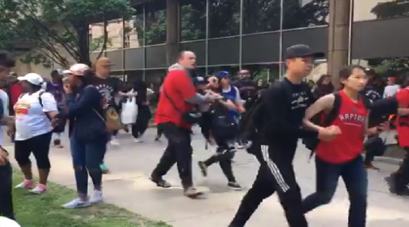 Tiroteo en celebración de equipo de la NBA provocó pánico y estampida en Toronto