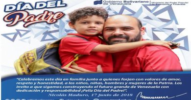 Representantes del gabinete ministerial felicitan a los padres en su día