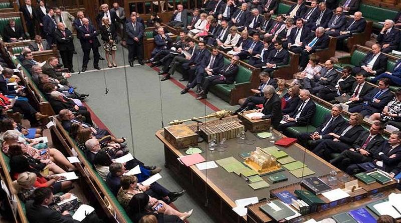 Parlamento británico rechaza moción para bloquear Brexit duro