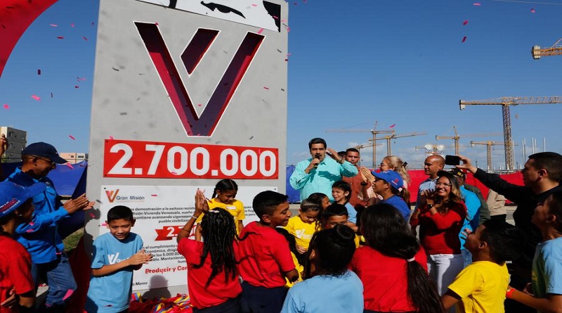 Presidente Maduro entrega en Cúa hogar 2 millones 700 mil de la GMVV (Foto Prensa Presidencial)