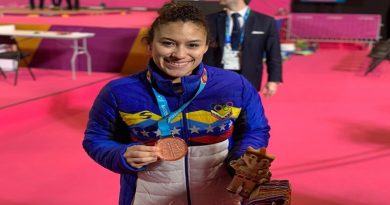 Yusleidy Figueroa alcanzó bronce en Levantamiento de pesas 59 kg