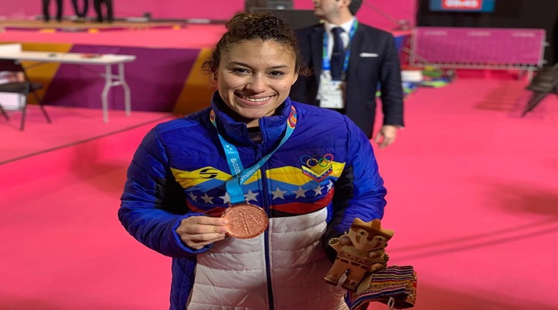 Yusleidy Figueroa alcanzó bronce en Levantamiento de pesas 59 kg