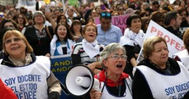 Colegio de Profesores de Chile insta a sus bases a deponer paro