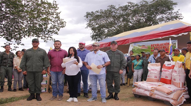 Ejecutivo Nacional entrega 2 mil combos agrícolas a productores de Anzoátegui