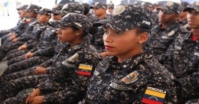 Presidente Maduro encabeza graduación de más de dos mil nuevos policías en la UNES (Foto Prensa Presidencial)