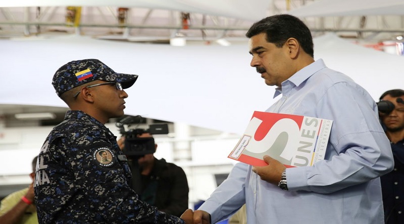 Presidente Maduro encabeza graduación de más de dos mil nuevos policías en la UNES (Foto Prensa Presidencial)