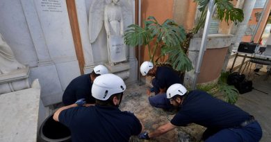 Vaticano abre tumbas para hallar restos de quinceañera secuestrada en 1983