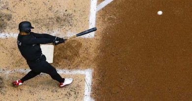Venezolano Eduardo Escobar llegó a la centena de vuelacercas en Grandes Ligas