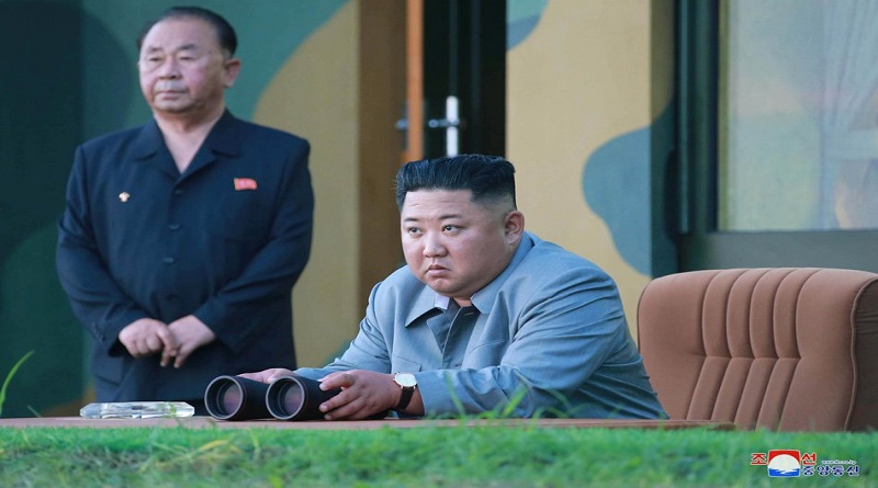 Kim Jong Un supervisa prueba de lanzamiento de nuevo sistema de cohetes