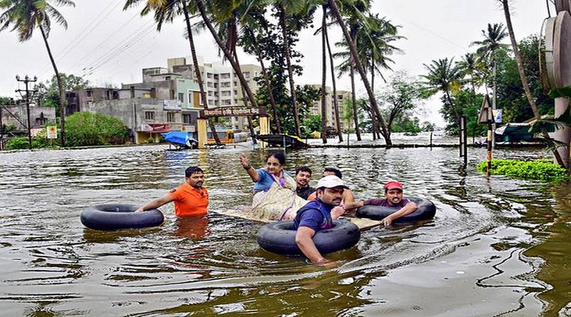 Nueve muertos y varios desaparecidos tras volcamiento de barco rescatista durante inundaciones en la India