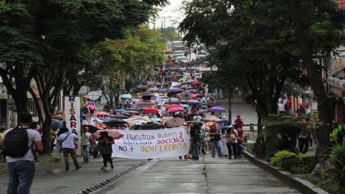 A paro nacional por 48 horas van los maestros en Colombia