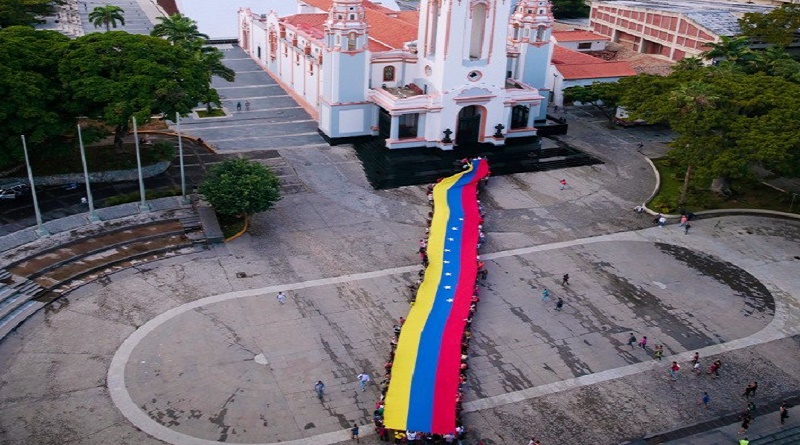 Bandera admirable recorre Caracas en protesta por el bloqueo imperial