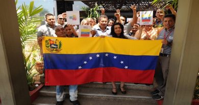 Trabajadores de la industria petrolera firman #NOMORETRUMP contra la injerencia en Venezuela (Foto PDVSA)