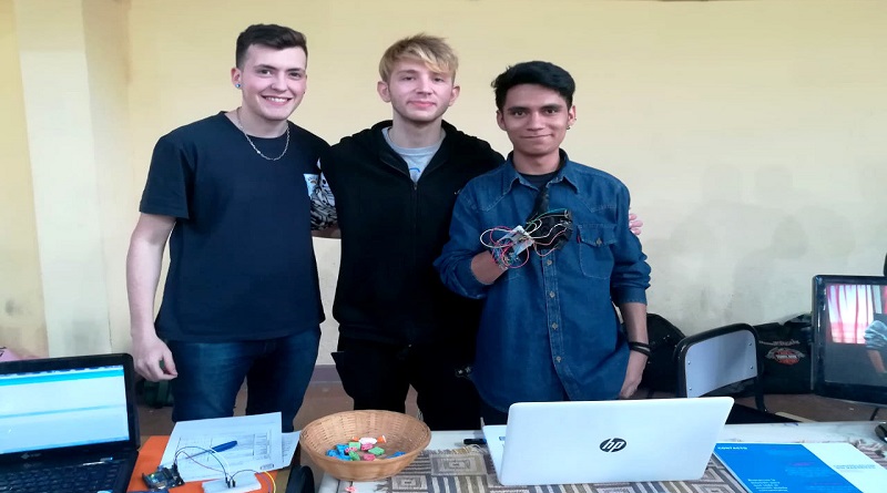 Los creadores del guante: Tobías Baigorria, Martín Di Paolo y Yoel Salazar. (Foto Tobías Baigorria)