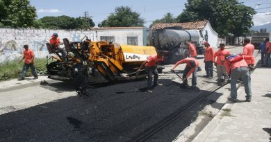 Con la colocación de 200 toneladas de asfalto continúan Plan de Asfaltado en Aragua