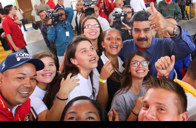 Jefe de Estado venezolano insta a la Juventud a ganar la batalla para hacer grandes transformaciones