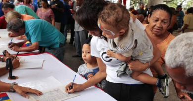 #NoMoreTrump | Continúa jornada de recolección de firmas en repudio a bloqueo de EE.UU. contra Venezuela