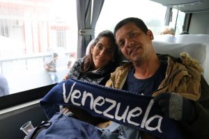 Así se preparan los 90 connacionales que regresarán hoy desde Perú