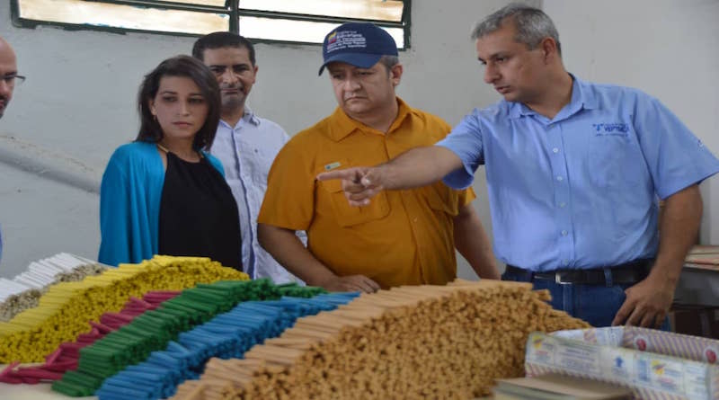 Ministro de Comercio Nacional verificó cumplimiento de elaboración de más de 140 mil de piezas escolares en Carabobo