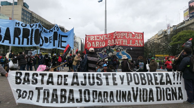 Argentinos se movilizan este jueves contra medidas de Macri
