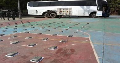 Golpe al narcotráfico: GNB detiene a 3 personas con más de 120 kilos de cocaína escondidos en un autobús (Foto GNB)