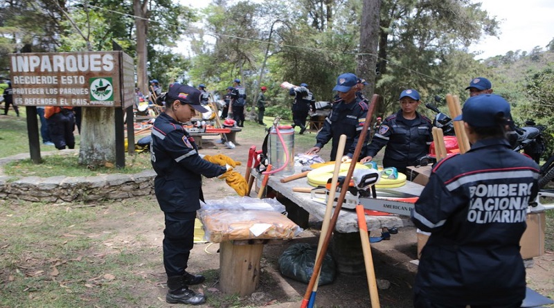 Presidente Maduro reconoce a Guardaparques y Bomberos Forestales de trabajo en Parque Nacional Waraira Repano (Foto Prensa Presidencial)