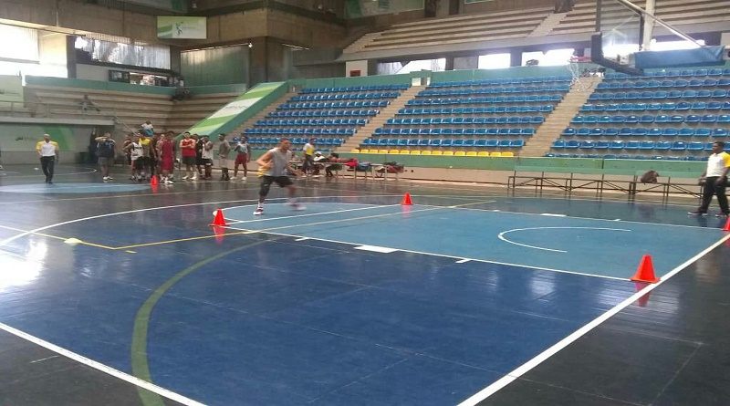 Alrededor de 43 jóvenes presentan pruebas de preselección para pertenecer al equipo de baloncesto Diablos de Miranda