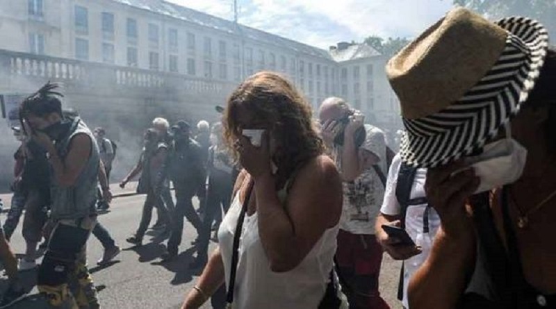 Manifestantes en la ciudad de Nantes exigen justicia por la muerte del joven Steve Caniço, quien falleció durante una redada policial en junio pasado. (Foto: Prensa Latina)