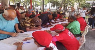 Presidente Maduro felicita pueblo venezolano por manifestar con su firma su rechazo al bloqueo de EE.UU.