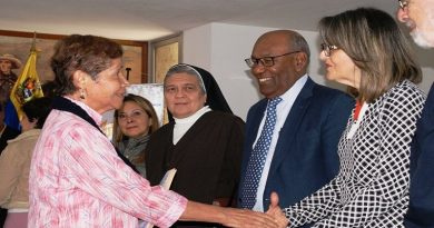 Gobierno Bolivariano entregó jubilaciones a 154 docentes de la educación católica