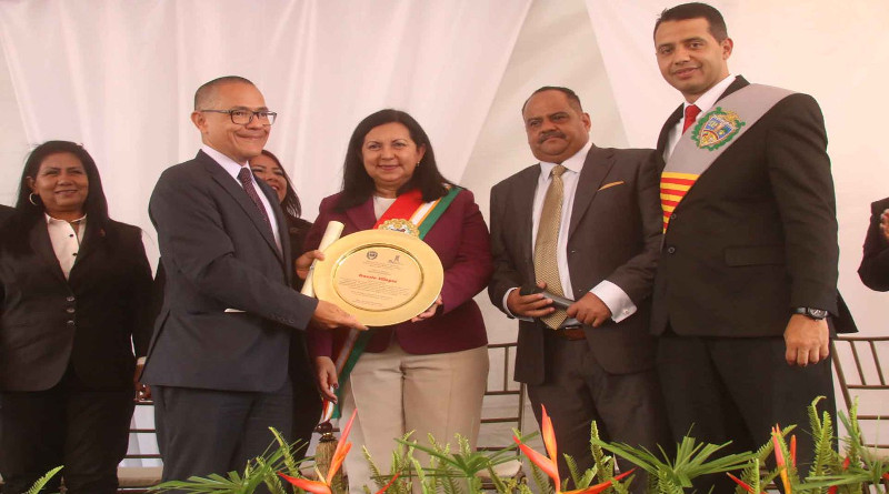 Entregan reconocimientos a autoridades en honor al 467° aniversario de Barquisimeto