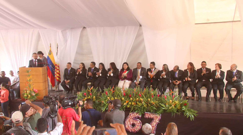 Entregan reconocimientos a autoridades en honor al 467° aniversario de Barquisimeto