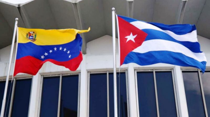 Cubanos continúan firmando por el cese de la brutal agresión de EE.UU. contra Venezuela